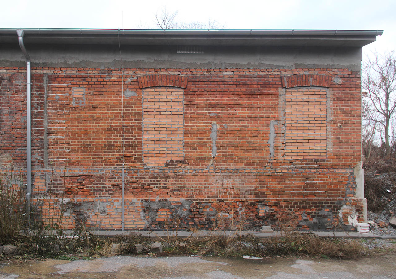 Ani pod nánosem staletí nezapře skladiště svůj původ na konci 19. století.