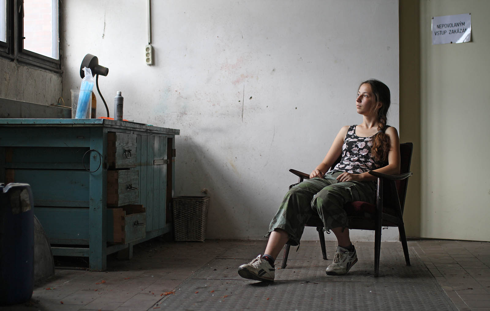 Roky je tu absolutní ticho a klid. To je pro školačku dostatečná doba k pořádnému zamyšlení.