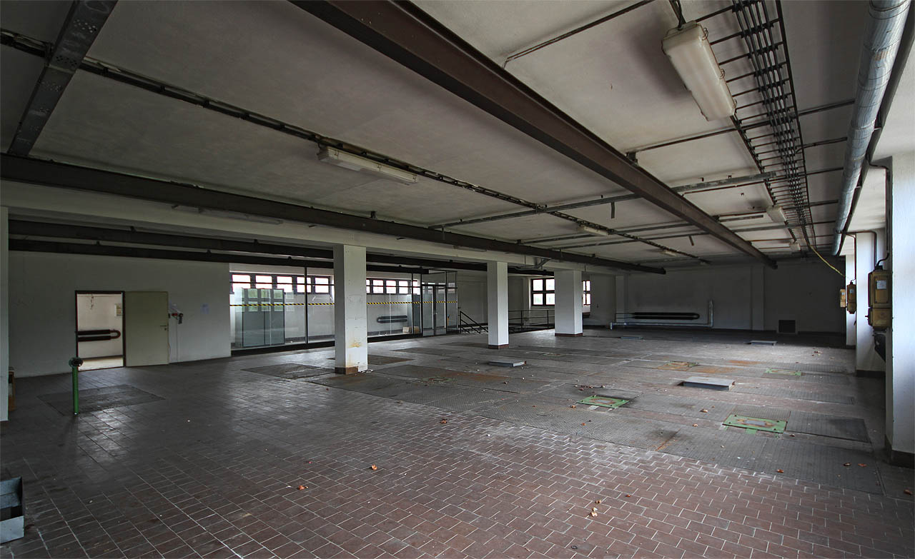 Budova je vyčištěná a čeká na svoje další využití.