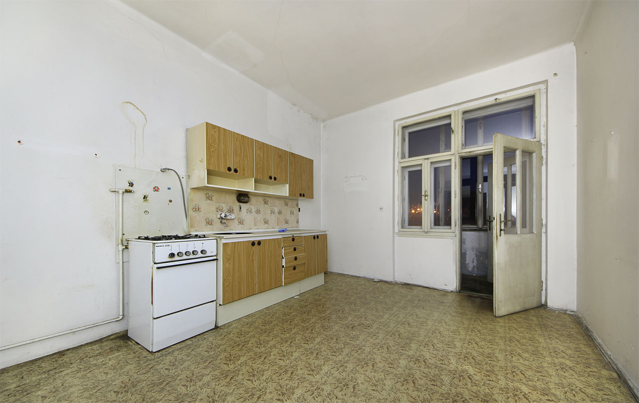 O patro výš už byla kuchyně přece jen poněkud komfortnější. S výhledem přes řeku až do Maloměřic.