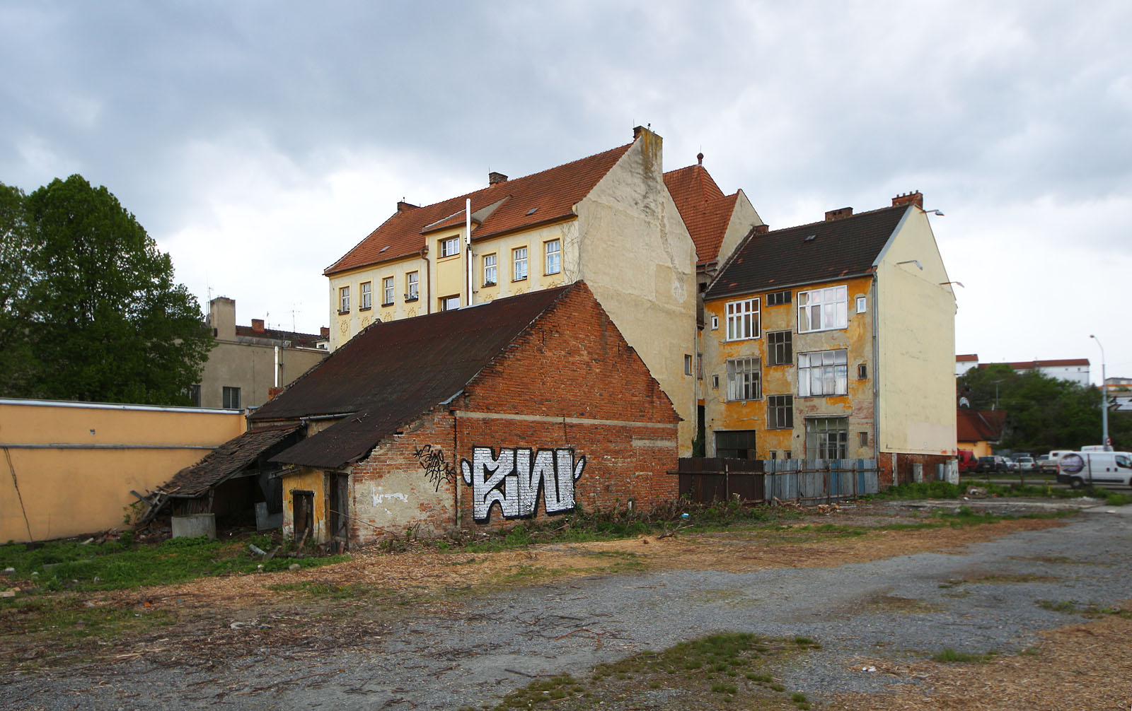 Pohled na dům č. 7 s pozemkem od východu, ze strany od <a href="/Tema/Svitava">Svitavy</a>. Stodola je bezesporu výrazně starší než sám dům.