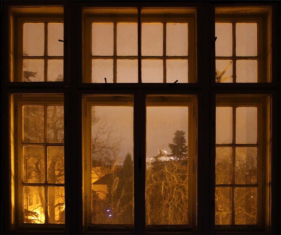 Z romanticky útulných balkónků se naskýtá přes rušnou ulici výhled do uklidňující botanické zahrady. Z romanticky útulných balkónků se naskýtá přes rušnou ulici výhled do uklidňující botanické zahrady.