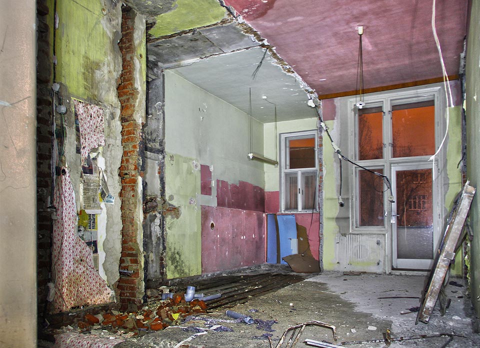 Obyvatelé dopmu se v průběhu sta let mnohokrát vyměnili - a s nimi také vkus pro bydlení v domě. Obyvatelé dopmu se v průběhu sta let mnohokrát vyměnili - a s nimi také vkus pro bydlení v domě.