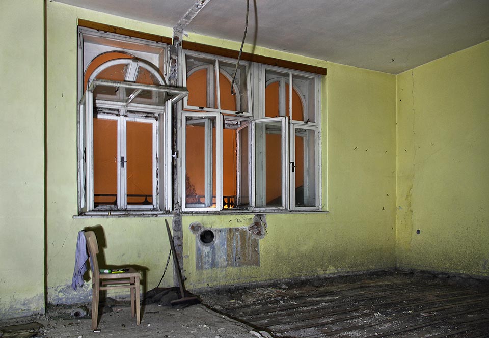 V nejvyšším, pátém, patře by se dalo i dnes docela spokojeně žít. V nejvyšším, pátém, patře by se dalo i dnes docela spokojeně žít.