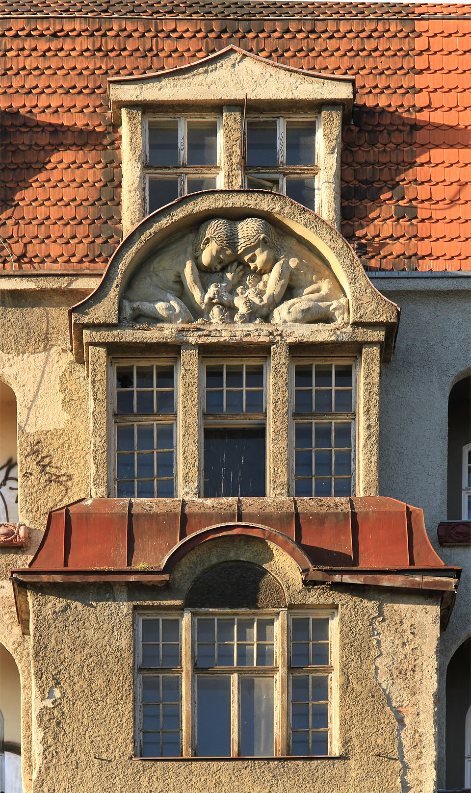 Komplikovaná členitost je nejvýraznější charakteristikou domu. Komplikovaná členitost je nejvýraznější charakteristikou domu.