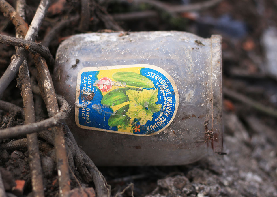 Ačkoliv tahle láhev okurek pochází z <a href="/Tema/Modřice">Modřic</a>, <a href="/Tema/Podzemí Fruta Brno">podnik Fruta</a> měl svou provozovnu jen o pár desítek metrů dál - na začátku Pekařské ulice.