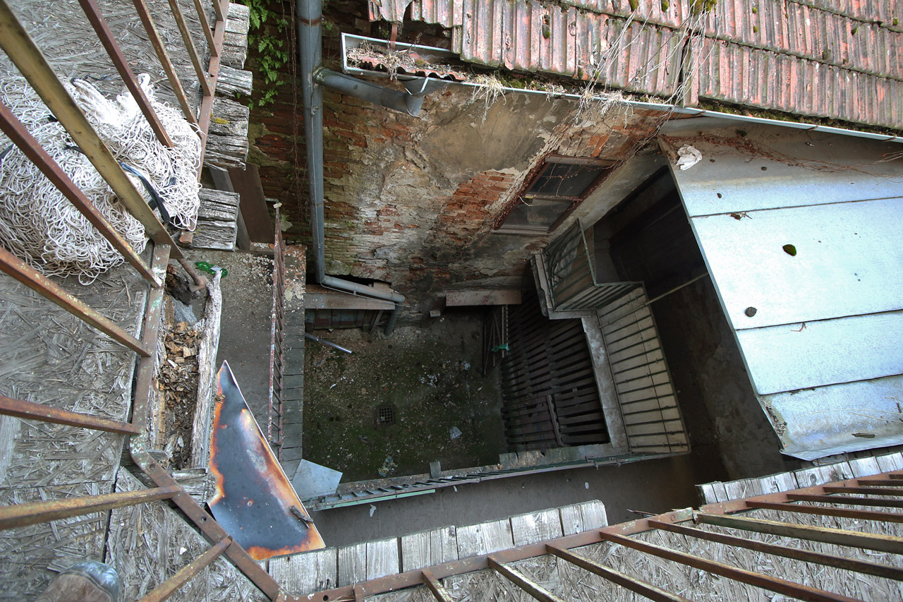 Pohled do hloubi dvora, který inspiroval sestry Florianovy při přípravě ilustrace pro třetí ročník <a href="/Tema/Stínadelské šestnáctero">Stínadelského šestnáctera</a>.