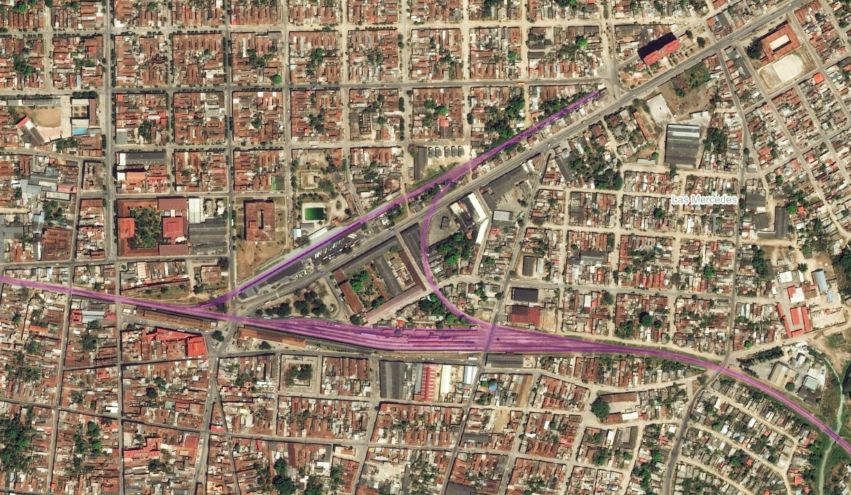 Světle fialově jsou na mapce města zvýrazněny koleje ve stanici Camagüey. Dobře je patrná kusá kolej severní větve, která je pozůstatkem nejstarší kubánské železnice do Nuevitas. Od západu k východu pak prochází centrální dráha Havana - Santiago de Cuba.