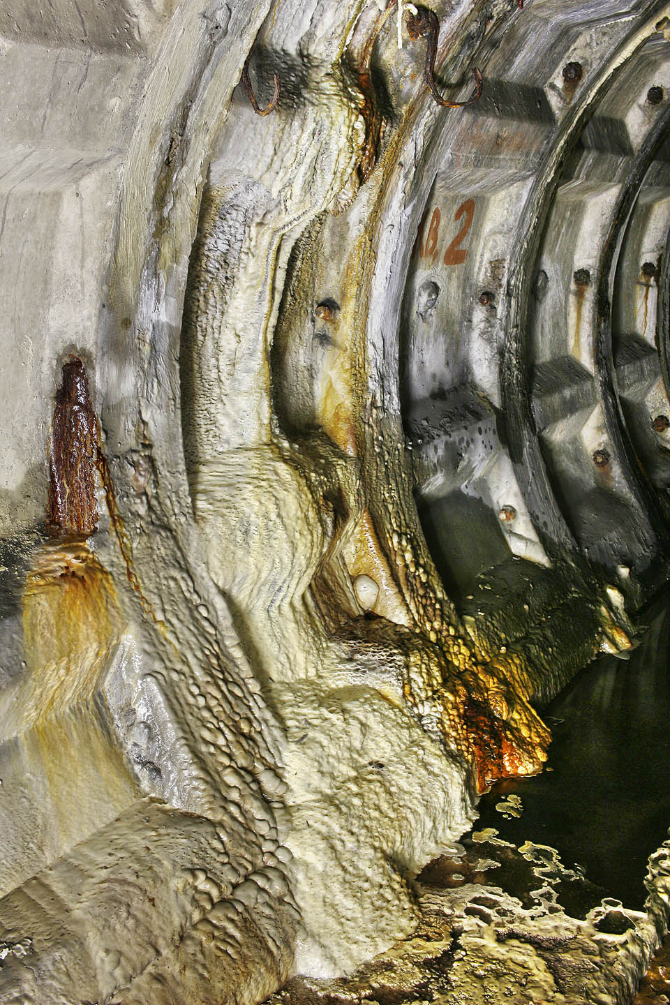 Minerální voda ale vytváří v pohádkovém podzemním království i jiné tvary.