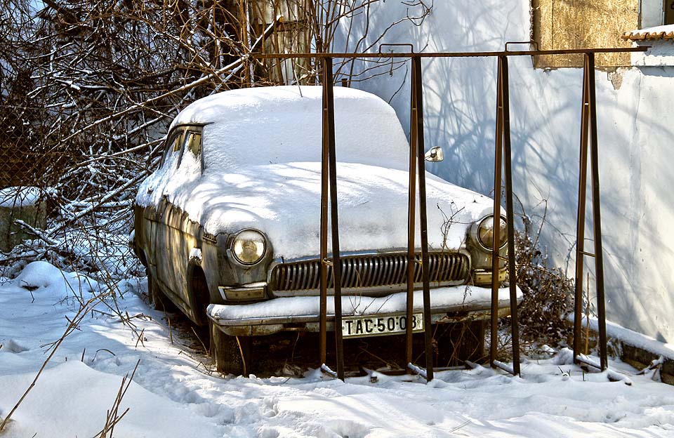 Co by to bylo za kolonii, kdyby neměla svého veterána. Tentokrát to není <a href=/obrazek/Temata/Pisecnik_ulice_v_brne/pisecnik_ulice_v_brne_6.jpg>lidový vůz</a>, ale naopak carevna Volha.