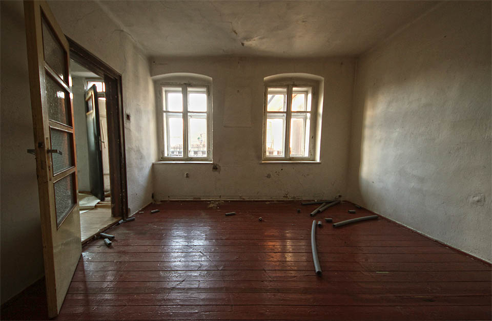 Naopak nejvýstavnější z místních domů, <a href="/Tema/Rodinný dům Provazníkova 71">pavlačový dům č. 71</a> by byl dodnes příjemným místem k životu.