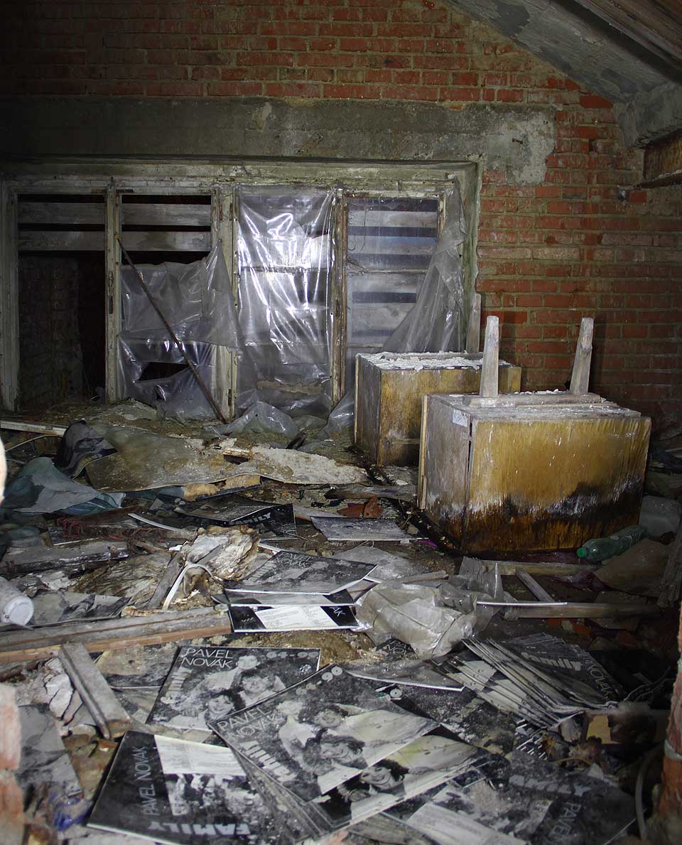 O desku Pavla Nováka s rodinou zřejmě moc velký zájem na trhu nebyl.