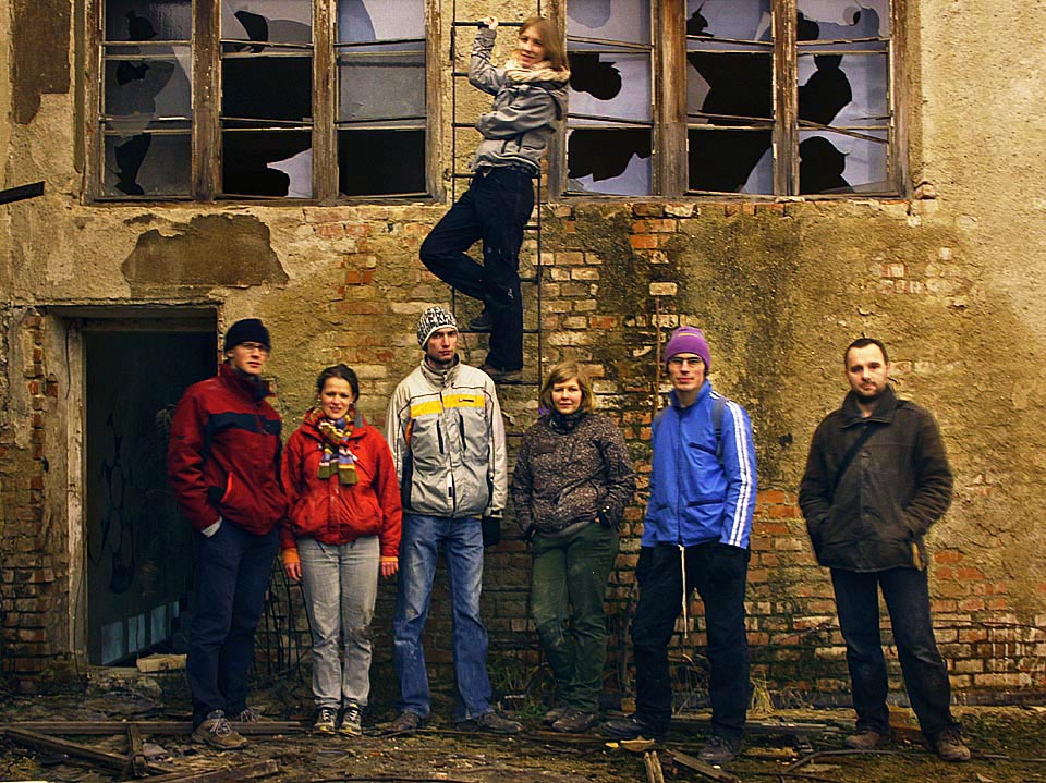 V roce 2014 ještě na střeše nebylo jezírko ani stromky, za to se zde společně vyfotilo hned sedm průzkumníků Správného směru a Druhého Brna.