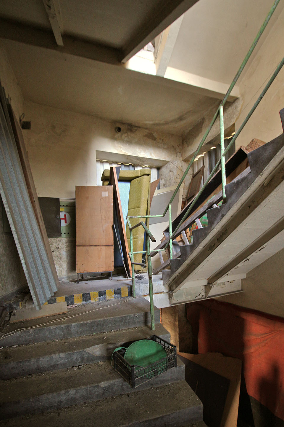 Schodiště překypuje nechtěnými poklady, pořád ale zbývá úzká ulička k průchodu do vyyších sfér.
