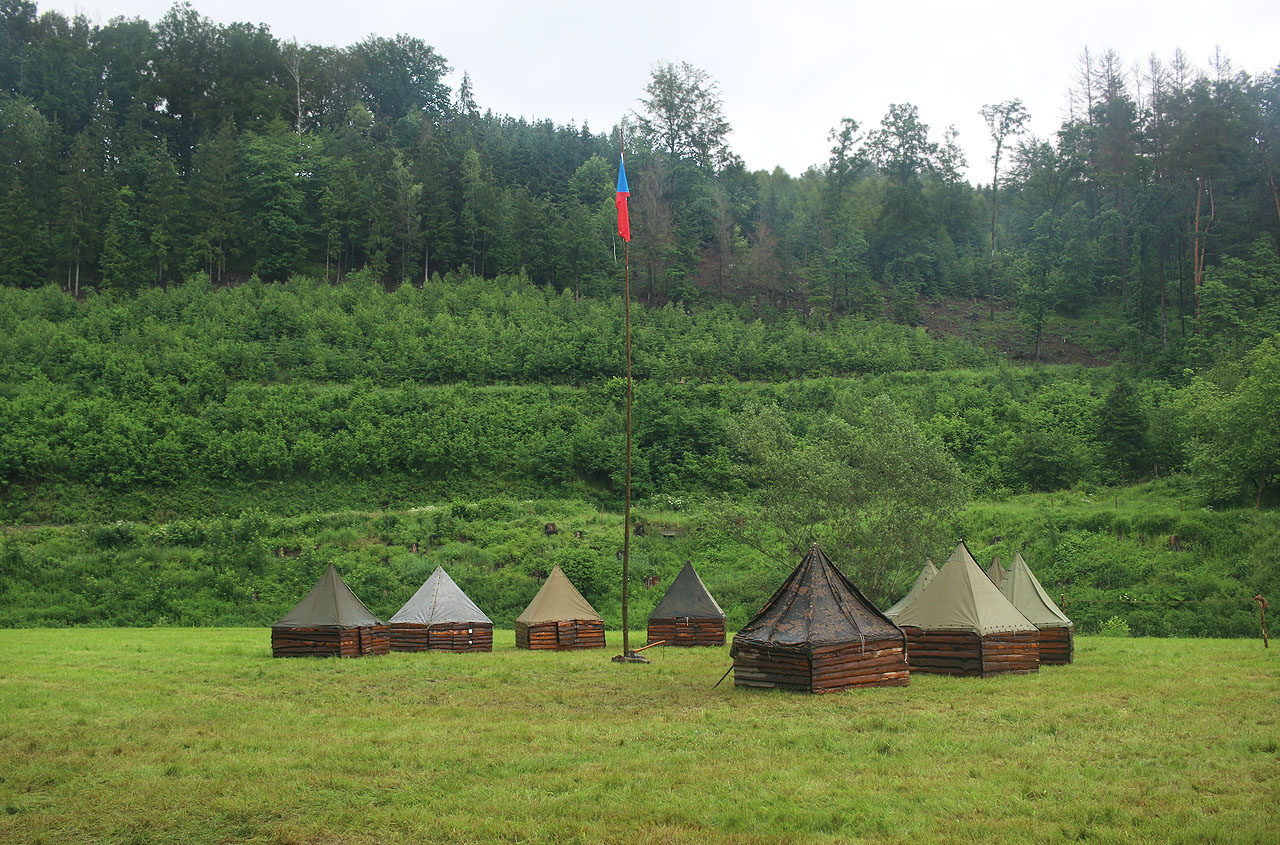 Maketa skautského tábora na tábořišti ve Sluneční zátoce, kterou v roce 2020 připravila pražská pobočka <a href="/Tema/Sdružení přátel Jaroslava Foglara">Sdružení přátel Jaroslava Foglara</a>.