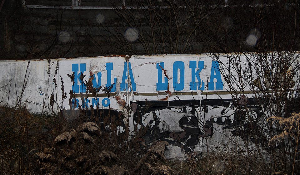 Kdo chce přesnou mušku míti, musí Kola-Loku píti. Fotbalisty nevyjímaje.