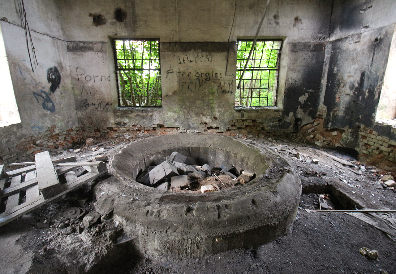 Kruhový betonový základ jednoho ze dvou generátorů.