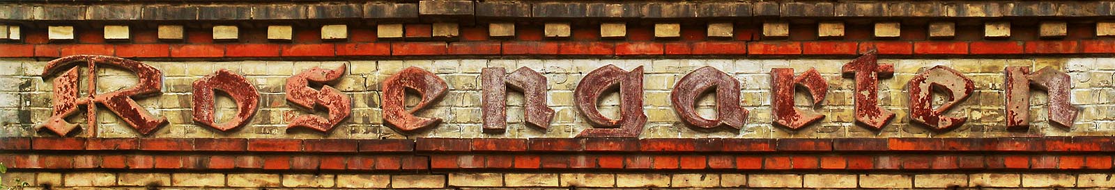 Výsostně německý font písma odkazuje snad až k pozdně středověkému švabachu.