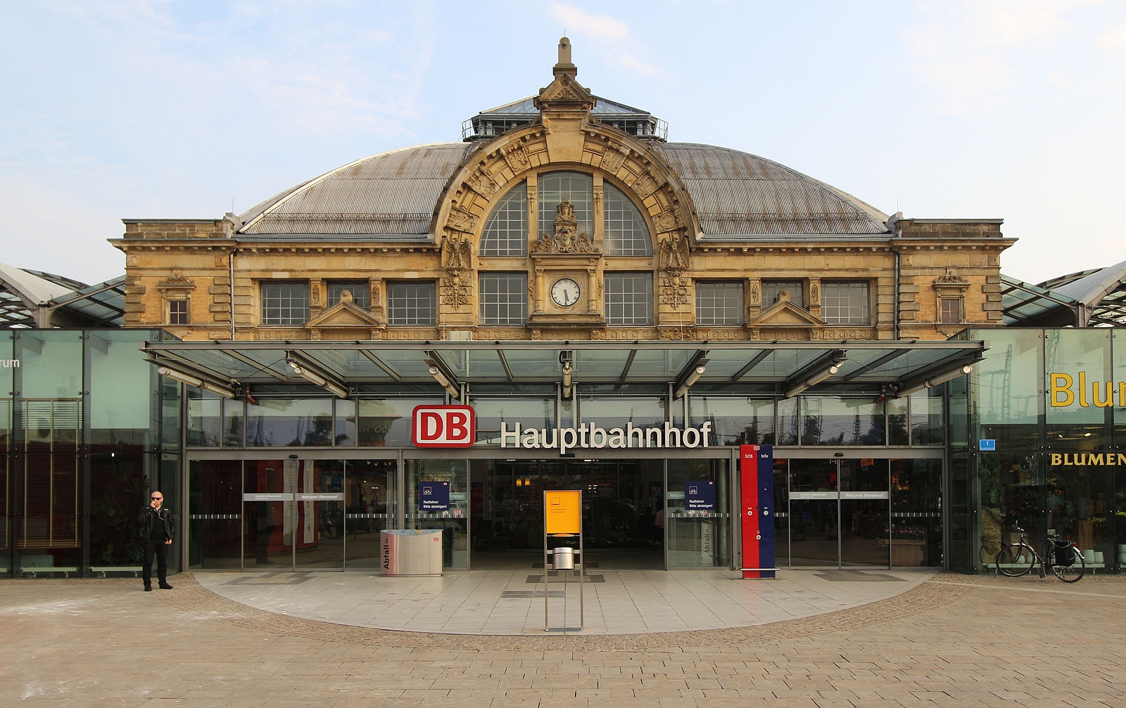 Hlavní dobrosolské nádraží Halle (Saale) Hauptbahnhof.
