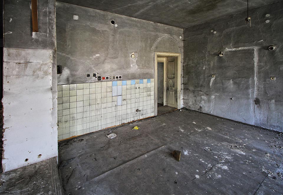 Sazemi pokryté stěny za někdejším výčepem vypadají, jako by šlo o hradní černou kuchyni. Je to ale jinak.