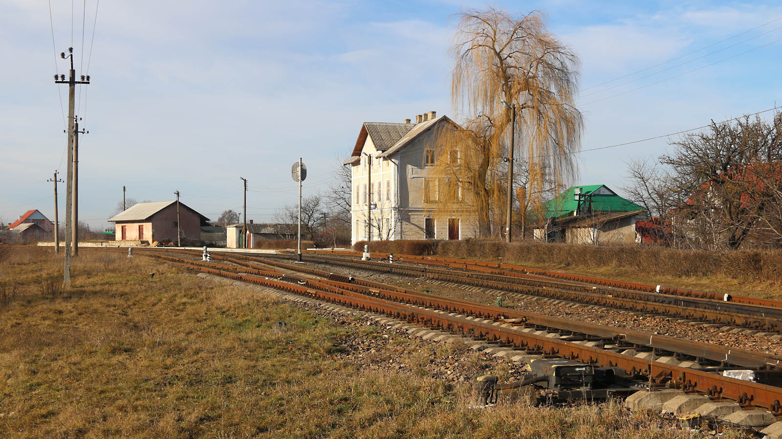 Železniční stanice Ягільниця v prvním dni roku 2018.