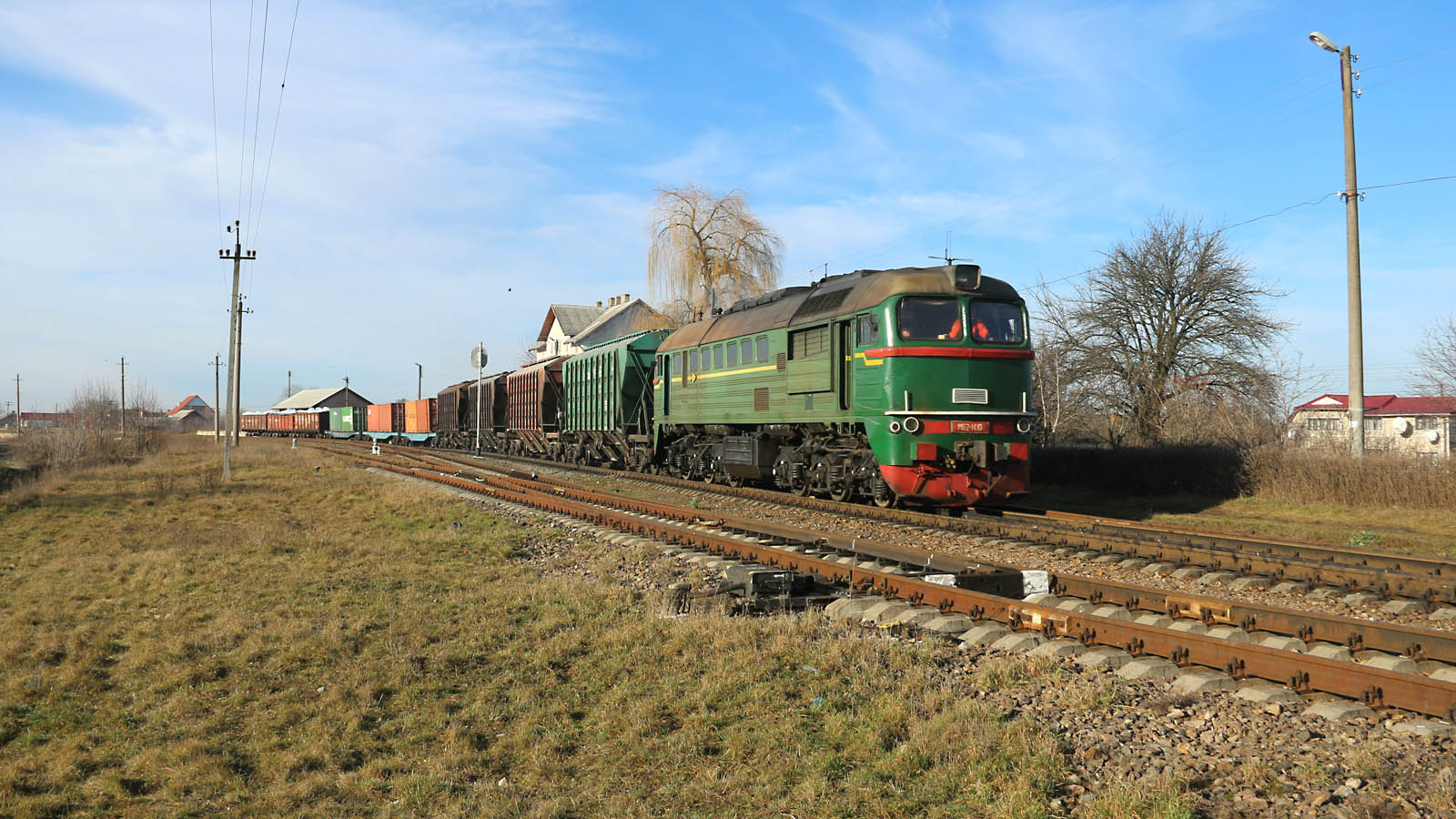 Dieselové lokomotivy M62, v Československu přezdívané Sergej, jsou i řadu let potom, co u nás dojezdily, důležitými stroji pro dopravu „lehčích těžkých nákladních vlaků“ na neelektrifikovaných tratích po celé Ukrajině.