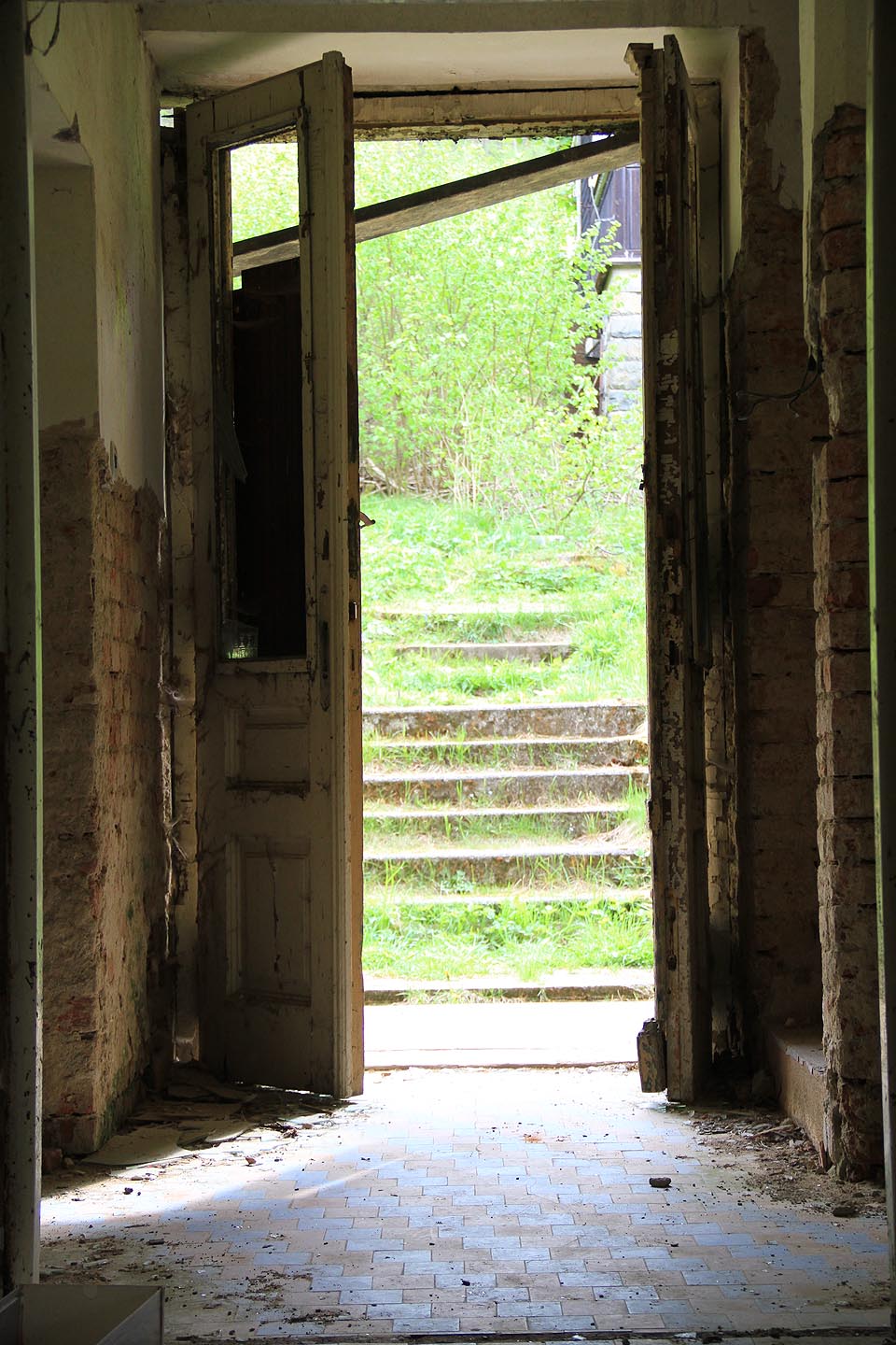 Příroda nespěchá. Stejně si nakonec vezme, co jí patří.