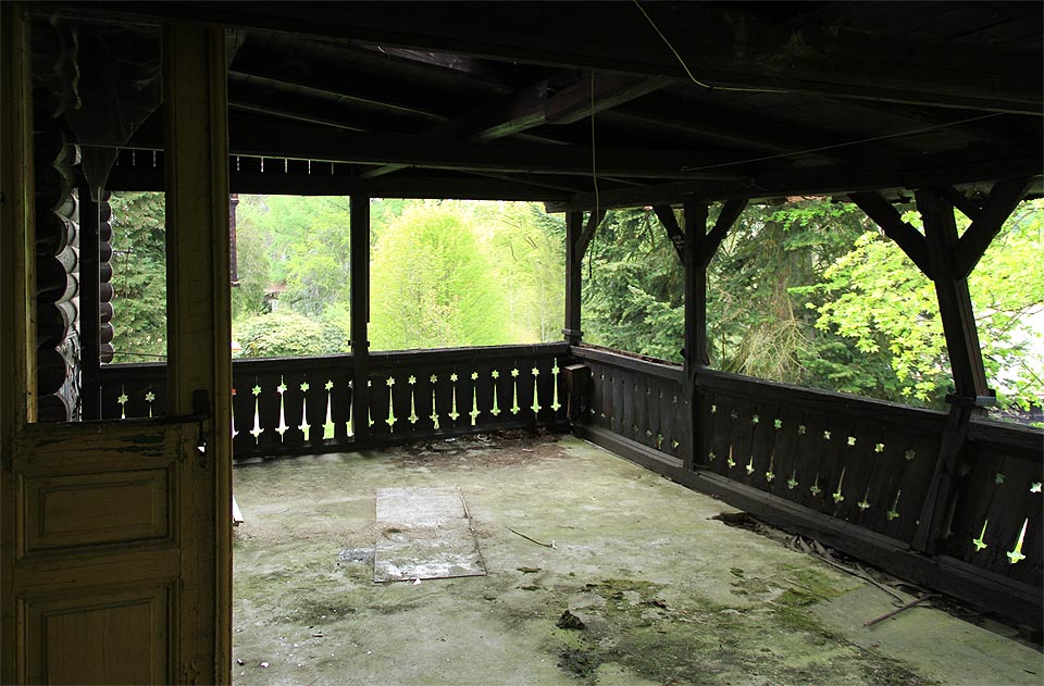 Balkón vlny Silesia má poněkud zprohýbané zábradlí.