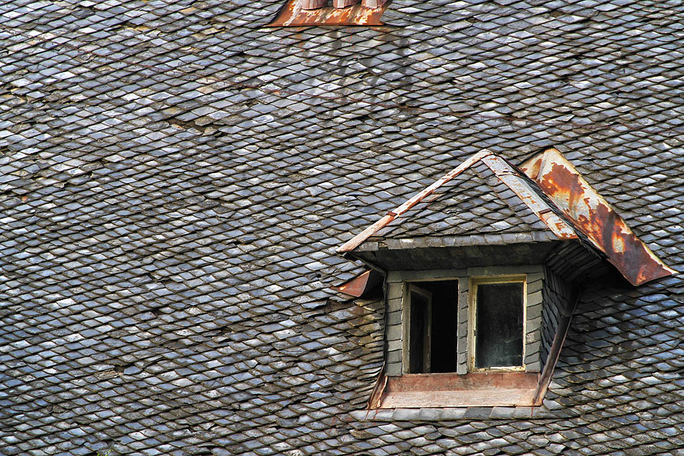 Všechny budovy měly původně střechu z kvalitní břidlice z místních dolů. Nejlepší česká naleziště břidlice se nachází jen pár kilometrů po proudu řeky.