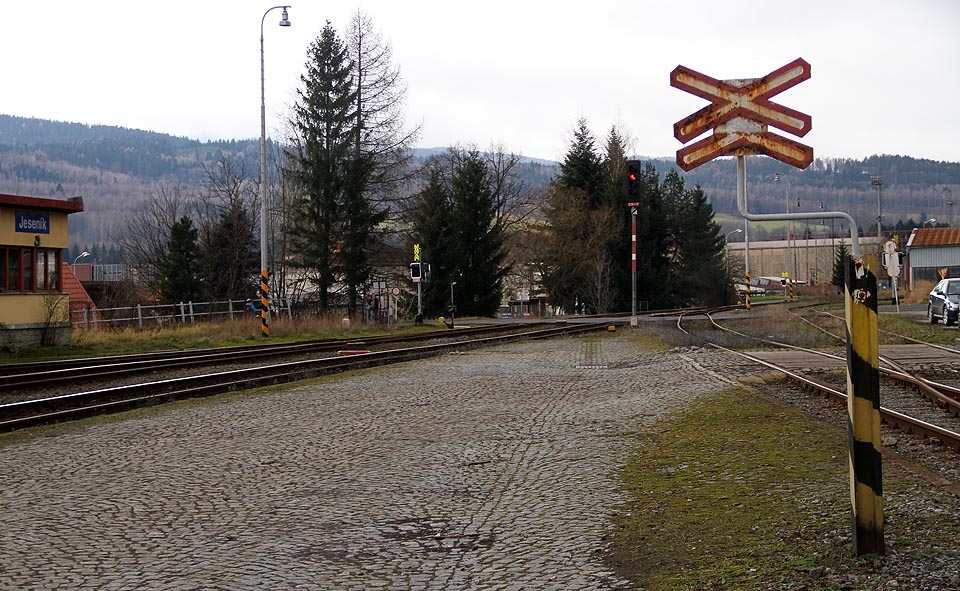 Pohled na západní zhlaví stanice Jeseník.