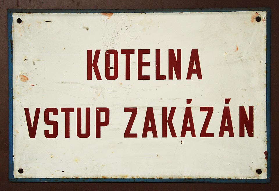 Vstup je dovnitř samozřejmě odjakživa zakázán. Neměli byste se proto dívat ani na následujíécí fotky.