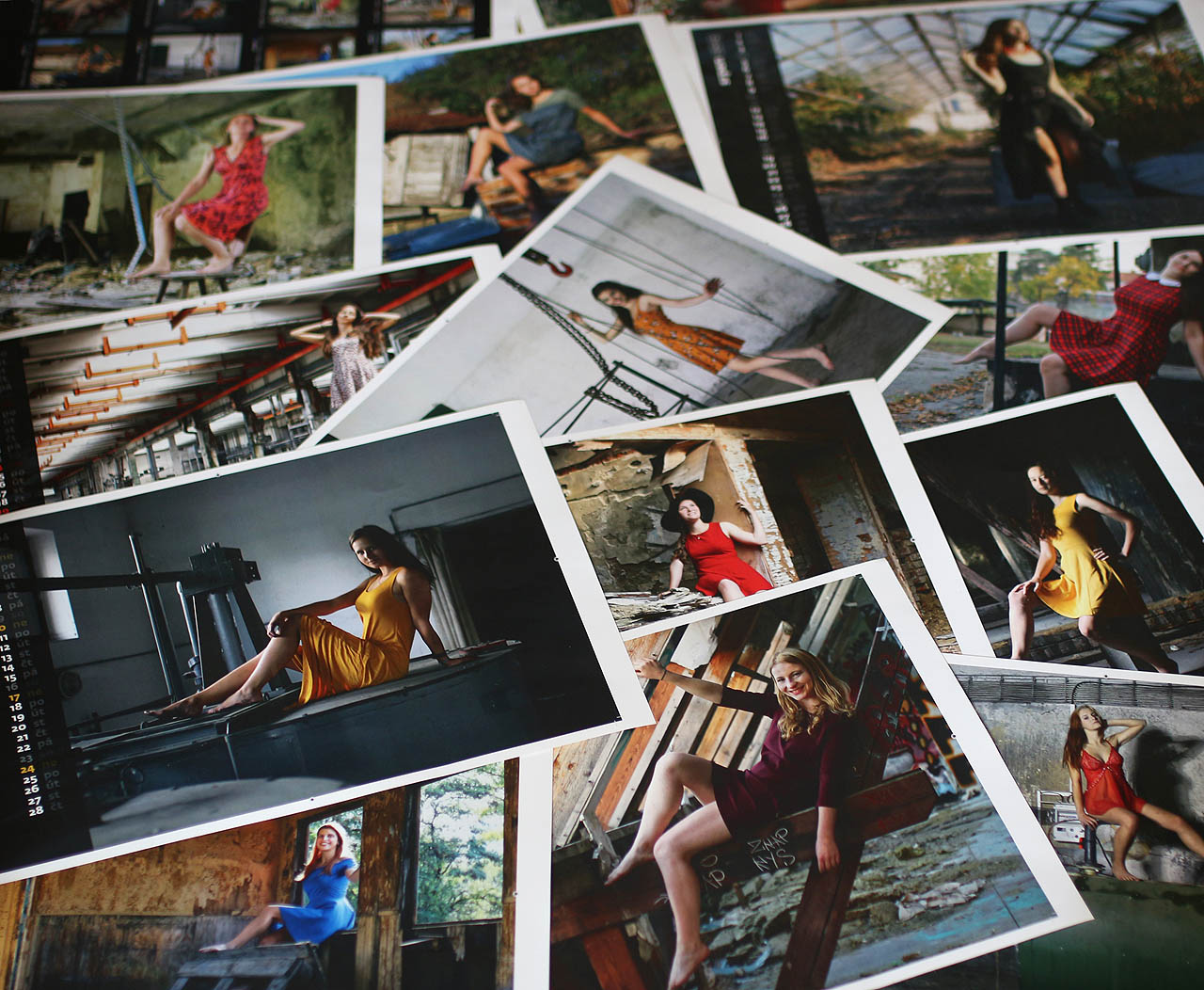 Stránky zkušebního nátisku zatím bez ořezané spadávky (tj. s bílým okrajem, který na kalendáři samozřejmě nebude). Kvalita tisku v blanenském Reprocentru předčila naše očekávání.