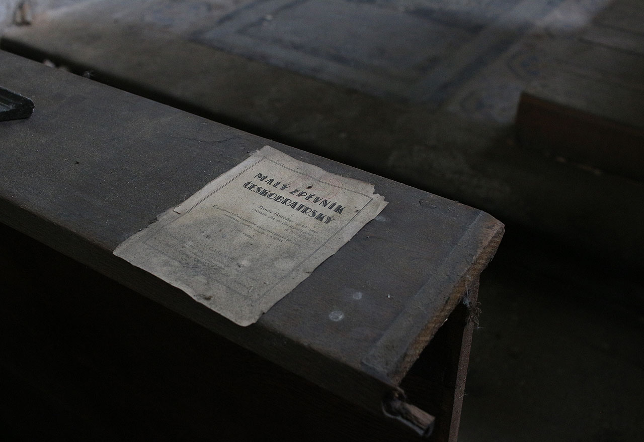 Zapomenutá stránka ze zpěvníků naznačuje, kdo má současný stav kaple nejvíc na svědomí.