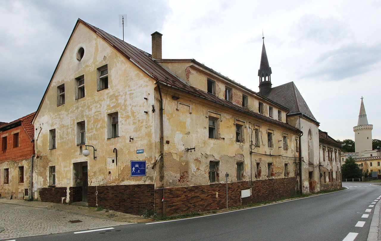 Ve 2. polovině 20. století byl špitál přestavěn na byty (včetně půdní vestavby patrné na snímku z Malého náměstí). V roce 2018 jsou však i ty prázdné.