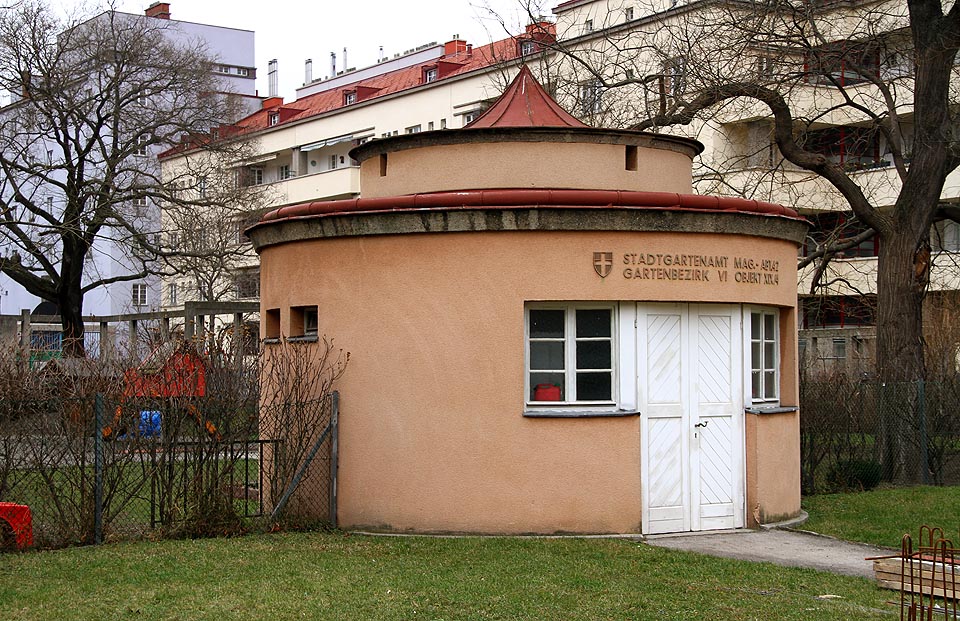 …nebo třeba zahradnické domky. Vždy jasně popsané, jak je u městských staveb ve <a href=/Tema/Wien>Vídni</a> zvykem.