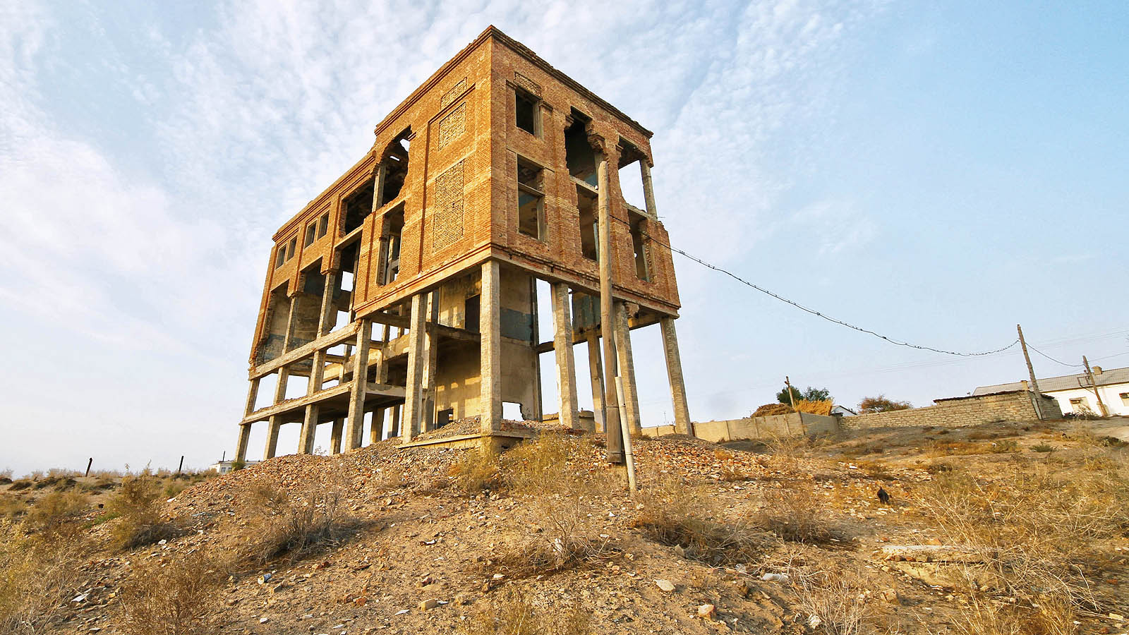 Schody si už někdo odvezl, nastalo čekání na soudný den.