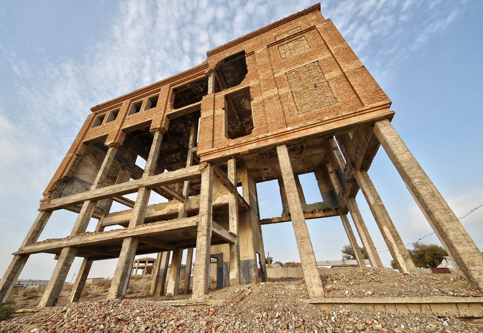 Krása rozpadu, pobřežní poušť, hmota naruby.