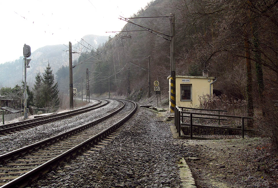 Hradlo Korno ve směru od <a href=/tema/Srbsko%20%28%C5%BEzast%29>zastávky Srbsko</a>.