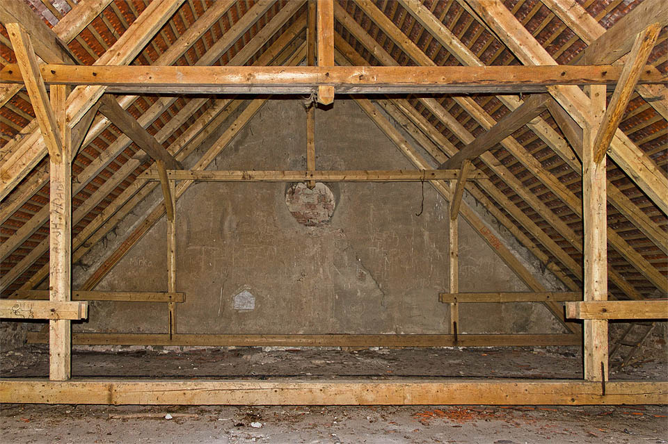 Krovy kostela jsou víceméně ve výborném stavu. Stavba tak není bezprostředně ohrožená zatékáním a rozpadem zdiva.