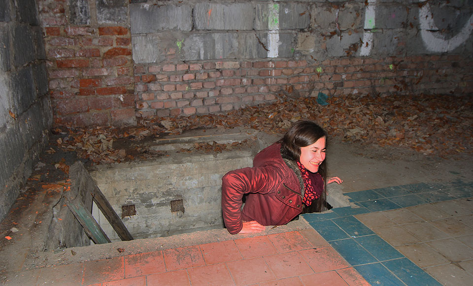 Spustit se do podzemního labyrintu dávno mrtvého polského monstra vyžaduje nemalou odvahu. Proto jsme povolali opět Odvážnou školačku.