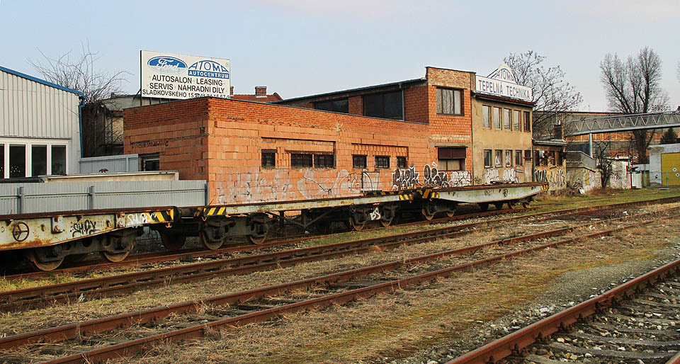 Koleje na východní straně zrušené stanice slouží k odstavování vozů strojírny různého stupně provozuschopnosti, zbývající koleje ve stanici pak ke skladování vesměs všeho, co na železnici v okolí Brna zrovna přebývá.