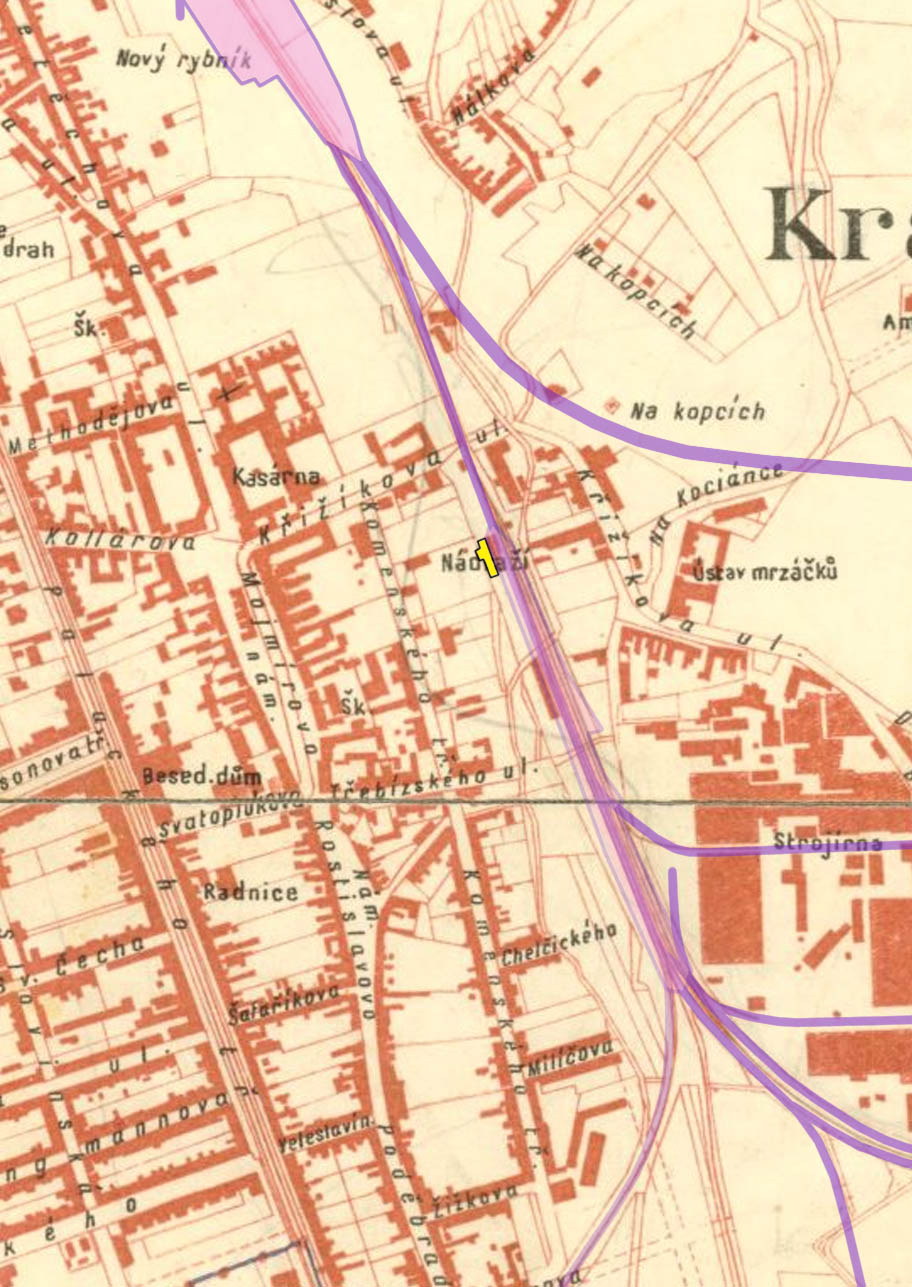 Na mapě velkého Brna z roku 1936 je žlutou barvou zvýrazněna původní výpravní budova. Dobře lze také vypozorovat, jak se mezitím za 29 let rozrostla Královopolská strojírna včetně sítě nových vlečkových kolejí; vlečka do Montursdepa zůstává v provozu. Přestože v roce 1936 se už nad starým nádražím začaly stahovat mraky, nová dráha pod Kociánkou byla teprve ve fázi projektu a stanice měla před sebou ještě 26 let provozu.