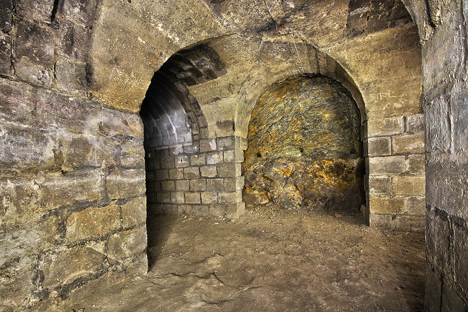 Na několika místech je jasně patrné, že kryt měl dále pokračovat. K jeho rozšíření však už nikdy nedošlo.