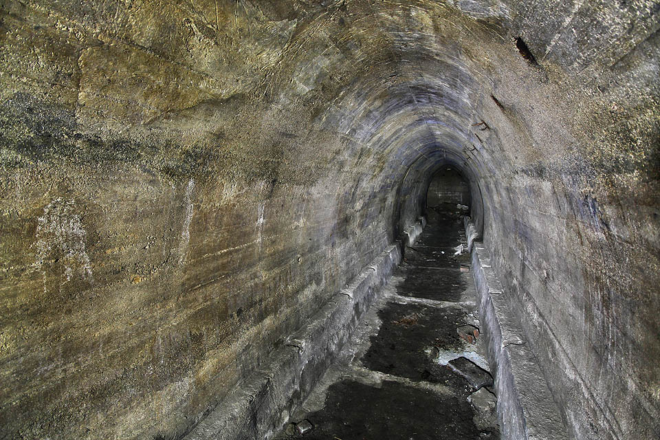 V roce 2016 využili kamarádi ze <a href=/Tema/Sdru%C5%BEen%C3%AD%20p%C5%99%C3%A1tel%20Jaroslava%20Foglara>Sdružení přátel Jaroslava Foglara</a> prostory krytu k umístění desátého stanoviště ve městské hře Stínadla tudy.