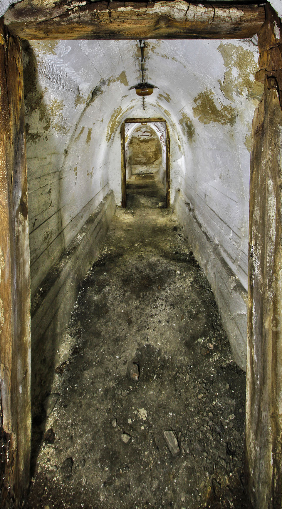 Doprava pokračovala chodba stejného profilu… Doprava pokračovala chodba stejného profilu…