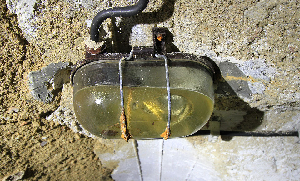 Osvětlení má ovšem nejlepší roky za sebou. Připomíná nám slavnou tyrolskou brandy Poire Williams z kanadských hrušek. Osvětlení má ovšem nejlepší roky za sebou. Připomíná nám slavnou tyrolskou brandy Poire Williams z kanadských hrušek.