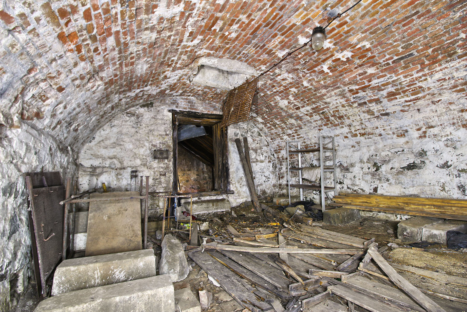 Kryt sám o sobě je stavěbně v relativně dobrém stavu. Zubem času utrpělo během 82 let pouze vnitřní vybavení.