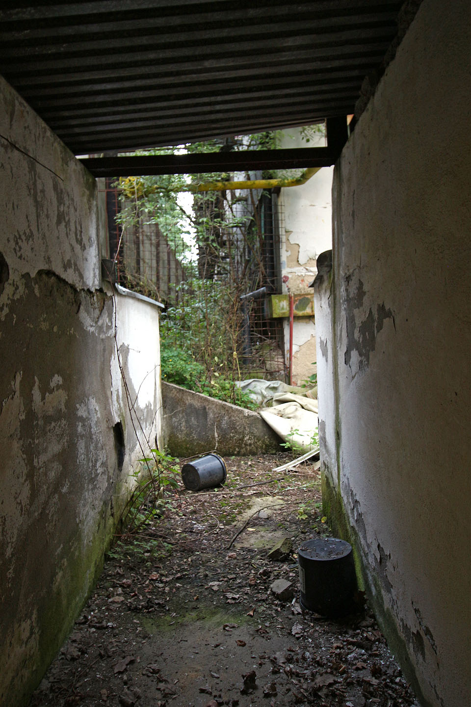 Prozaický východní východ a budova Adastu č. 12.