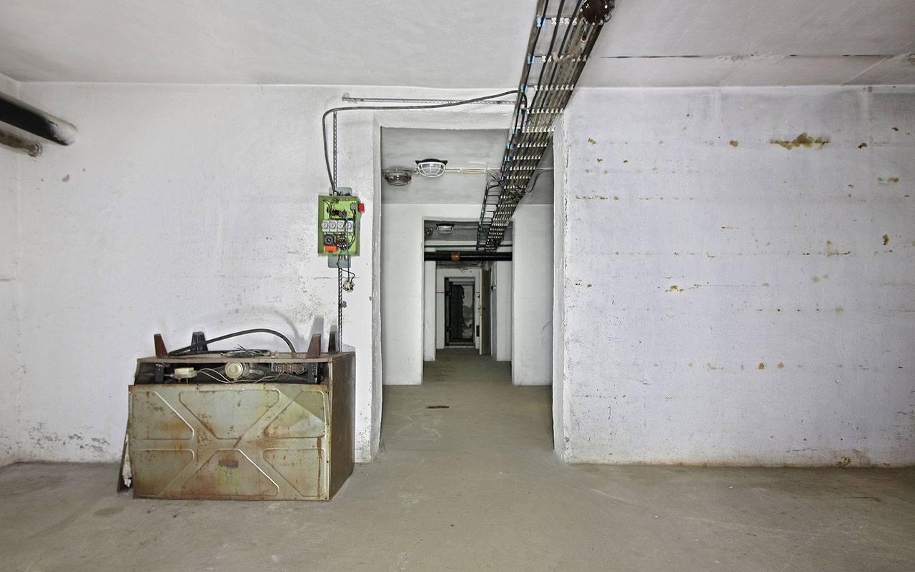 Zdá se, že na hlavu postavený spotřebič v jedné z neuzavíratelných místností jsou elektrická kamna.