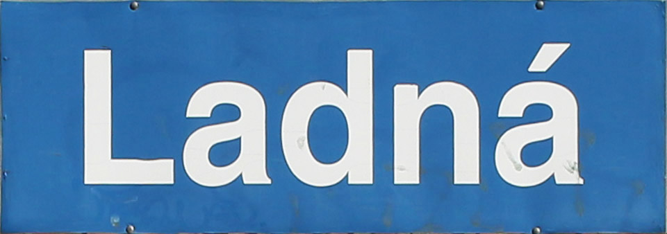 Železniční zastávka Ladná.